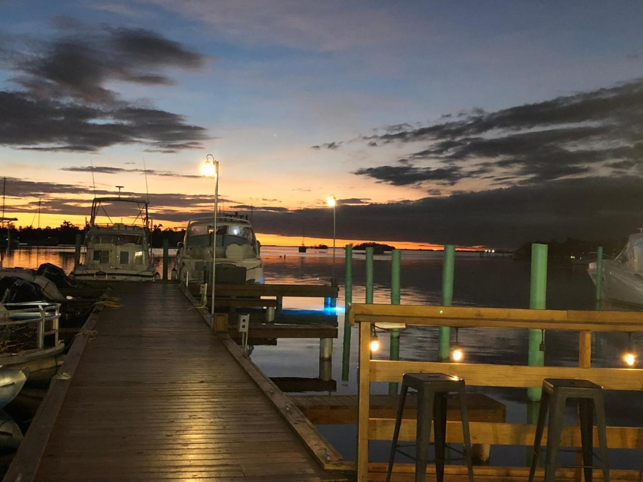 Full Moon Hotel & Restaurant Salinas Exterior foto